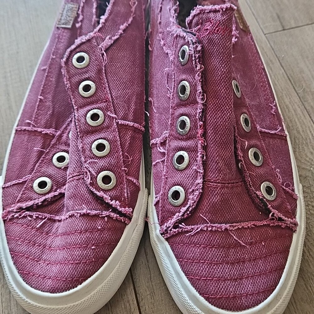 NEW Blowfish womens 10 sneakers